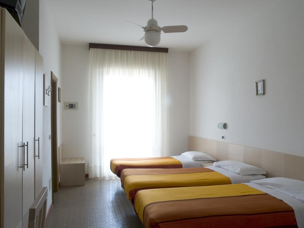 Hotel Dolores Cesena Ruang foto