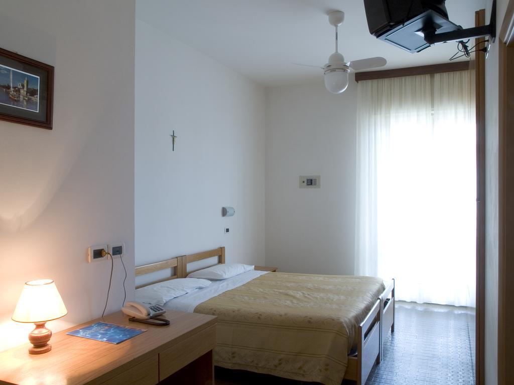 Hotel Dolores Cesena Ruang foto