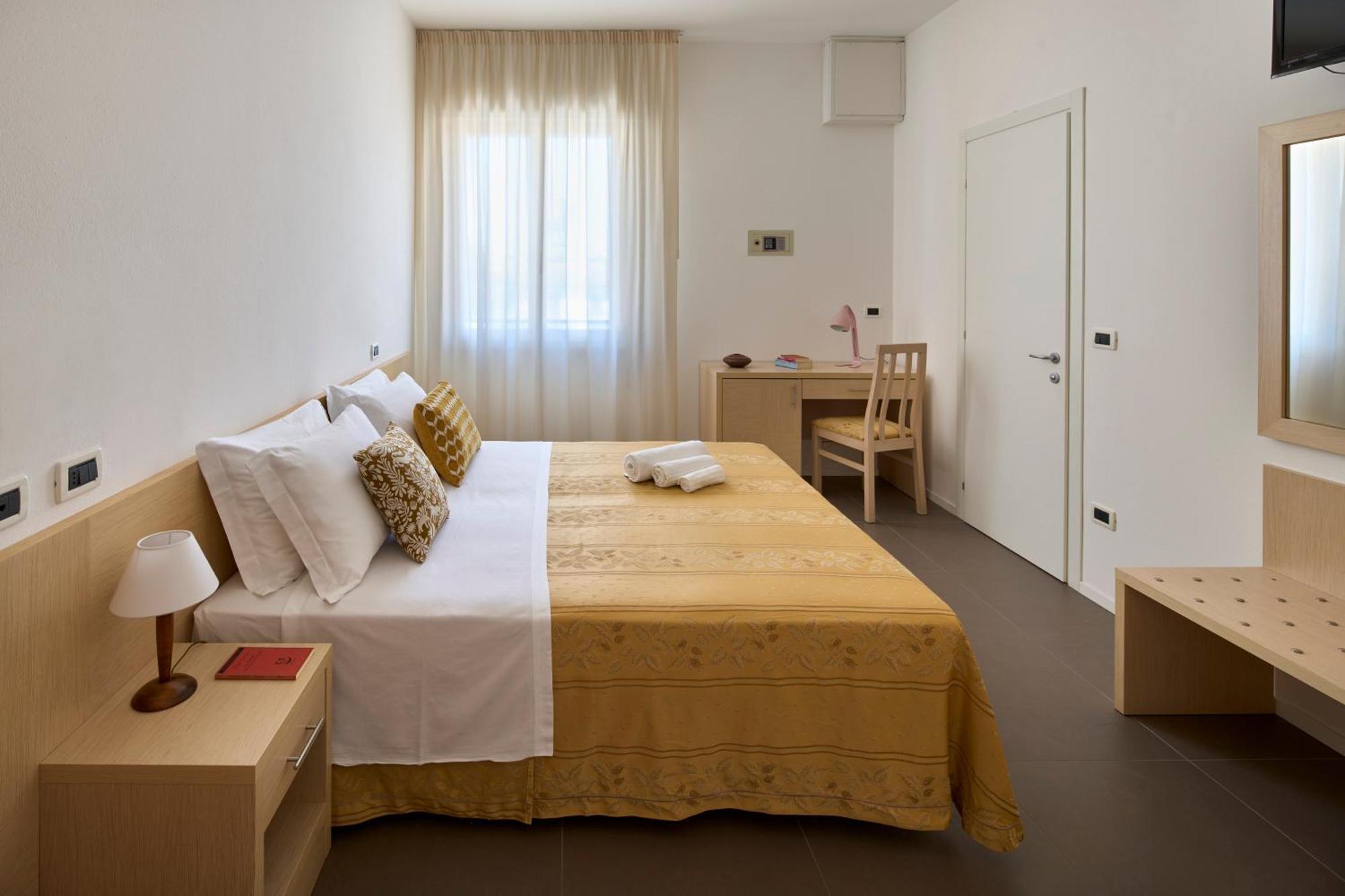 Hotel Dolores Cesena Bagian luar foto